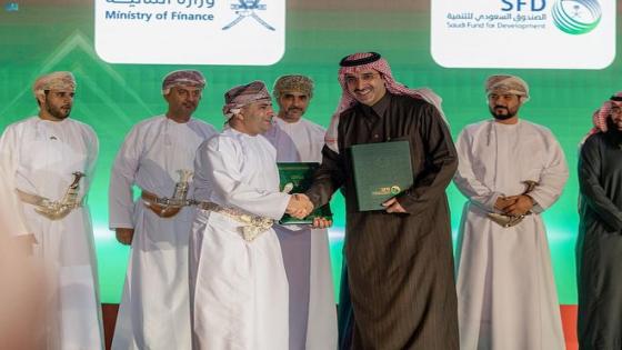 أمير الرياض يقوم بتكريم الفائزين بجائزة الهجن نيابة عن ولي العهد