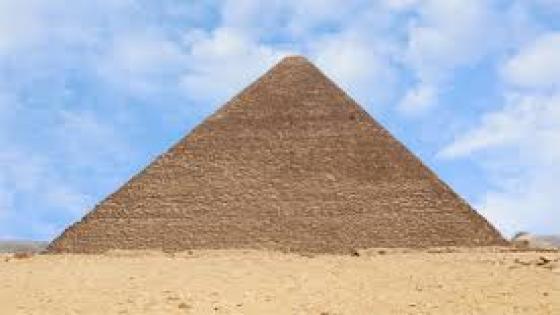 العثور علي ممر خفي بالهرم الأكبر في الجيزة في دولة مصر