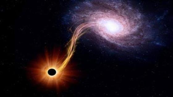 إكتشاف ثقب أسود حجمه أكبر من حجم الشمس 20 مليون مرة يتدفق عبر الفضاء